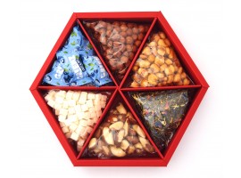 5| Šešiakampė dovana - riešutų, arbatos ir saldainių rinkinys (315 x 275 x 60 mm) , 745 g